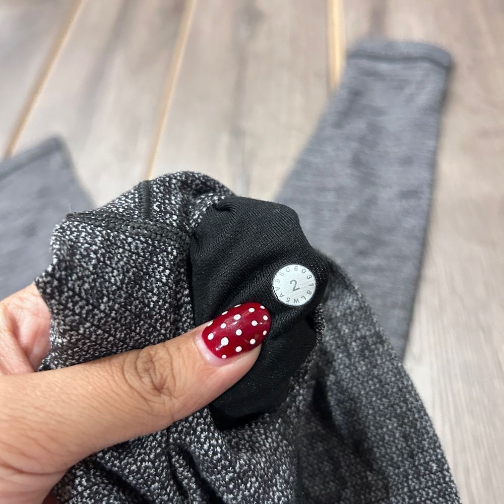 Lululemon Wunder Under High Rise 28” - Picture 2 of 3